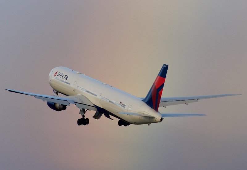 Photo of N825MH - Delta Airlines Boeing 767-400ER at MCO on AeroXplorer Aviation Database