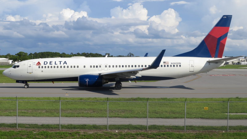 Photo of N385DN - Delta Airlines Boeing 737-800 at DAB on AeroXplorer Aviation Database