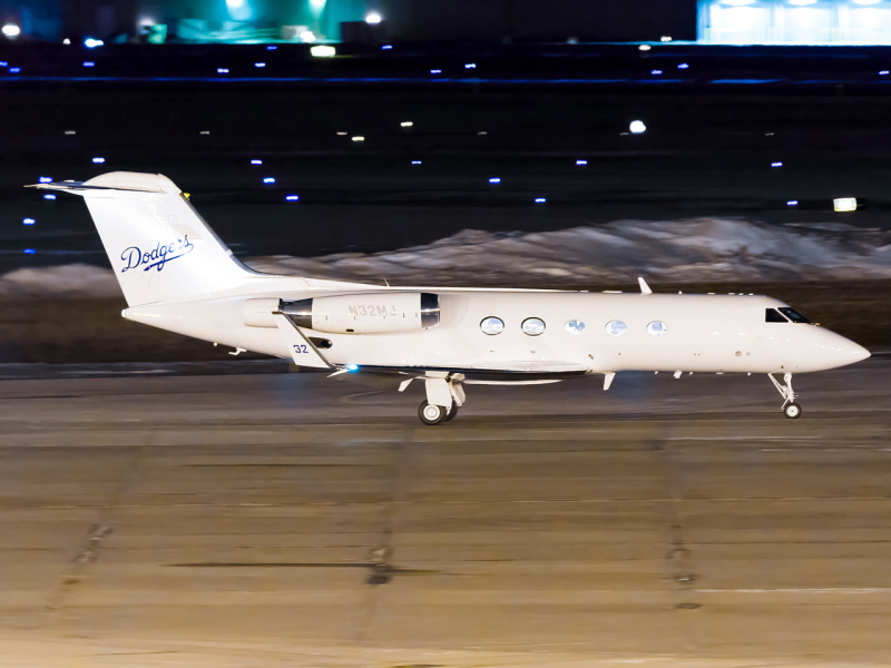 Photo of N32MJ - PRIVATE Gulfstream III at CLE on AeroXplorer Aviation Database