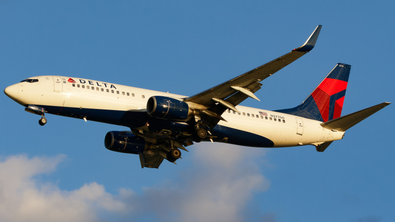 Photo of N37700 - Delta Airlines Boeing 737-800 at TPA on AeroXplorer Aviation Database
