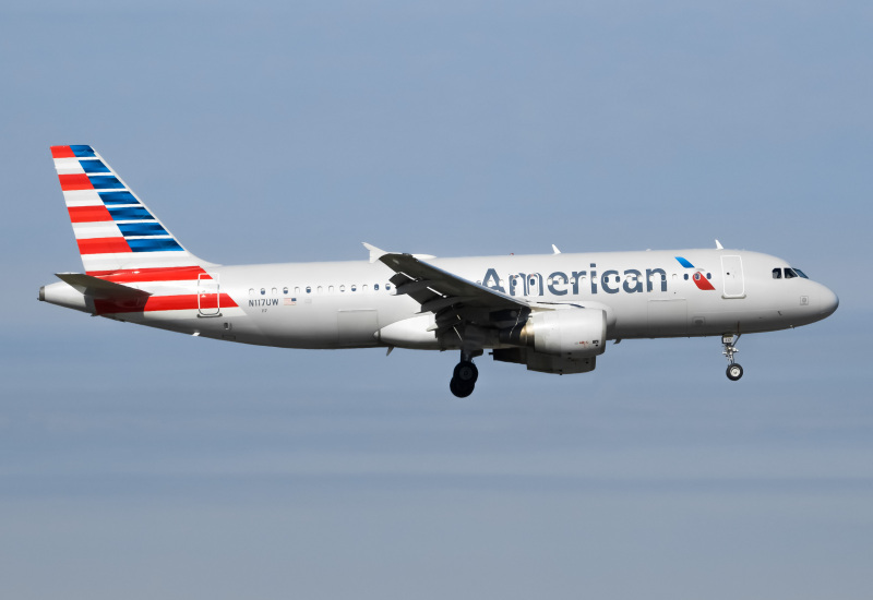 Photo of N117UW - American Airlines Airbus A320 at EWR on AeroXplorer Aviation Database