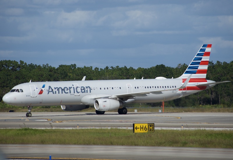 Photo of N988AL - American Airlines Airbus A321-200 at MCO on AeroXplorer Aviation Database