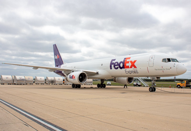 Photo of N933FD - FedEx Boeing 757-200F at IAD on AeroXplorer Aviation Database