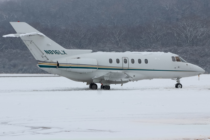 Photo of N816LX - PRIVATE  Beechcraft Hawker 800XP at LUK on AeroXplorer Aviation Database