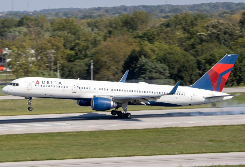 Photo of N687DL - Delta Airlines Boeing 757-200 at CMH on AeroXplorer Aviation Database