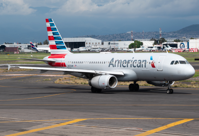 Photo of N659AW - American Airlines Airbus A320 at MEX on AeroXplorer Aviation Database