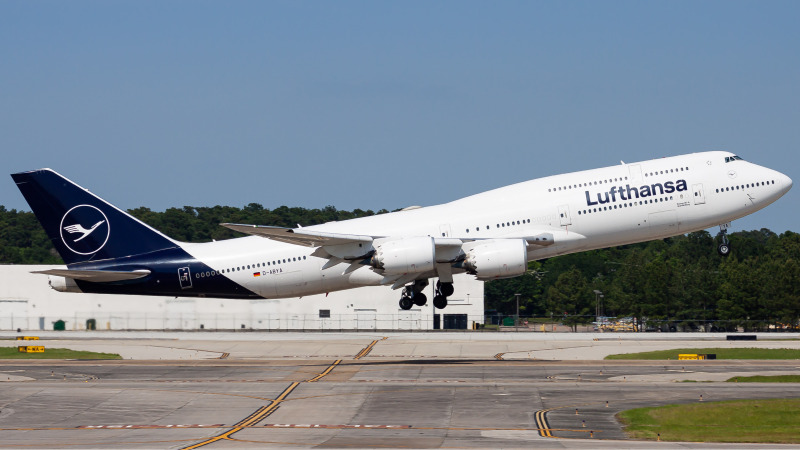 Photo of D-ABYA - Lufthansa Boeing 747-8 at IAH on AeroXplorer Aviation Database