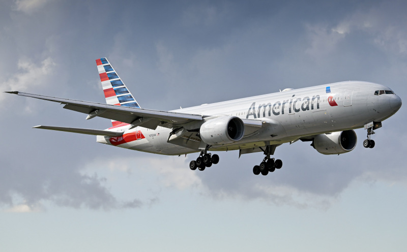 Photo of N782AN - American Airlines Boeing 777-200ER at MIA on AeroXplorer Aviation Database