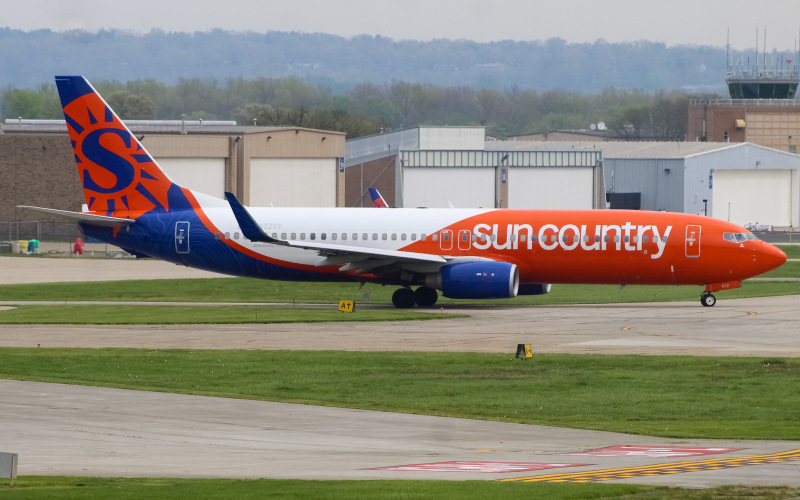 Photo of N832SY - Sun Country Airlines Boeing 737-800 at LUK on AeroXplorer Aviation Database