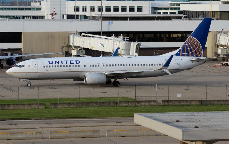 Photo of N14240 - United Airlines Boeing 737-900 at CVG on AeroXplorer Aviation Database