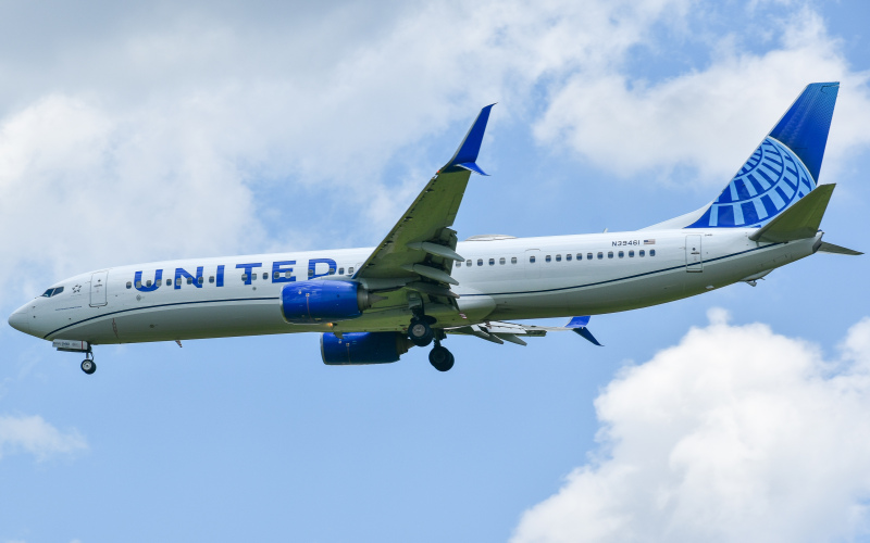 Photo of N39461 - United Airlines Boeing 737-900ER at IAD on AeroXplorer Aviation Database