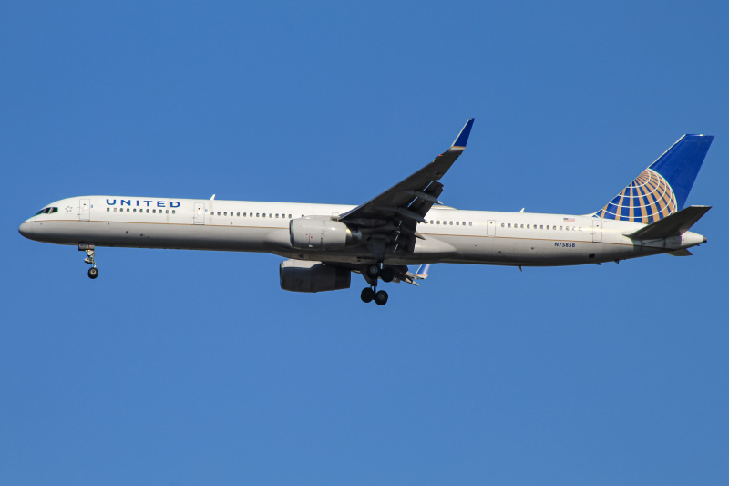Photo of N75858 - United Airlines Boeing 757-300 at IAD on AeroXplorer Aviation Database