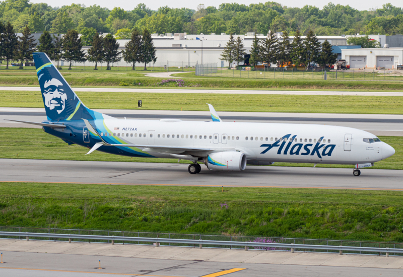 Photo of N272AK - Alaska Airlines Boeing 737-900ER at CMH on AeroXplorer Aviation Database