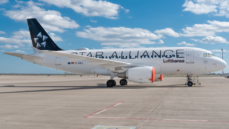 Photo of D-AIBJ - Lufthansa Airbus A319-100 at TXL on AeroXplorer Aviation Database