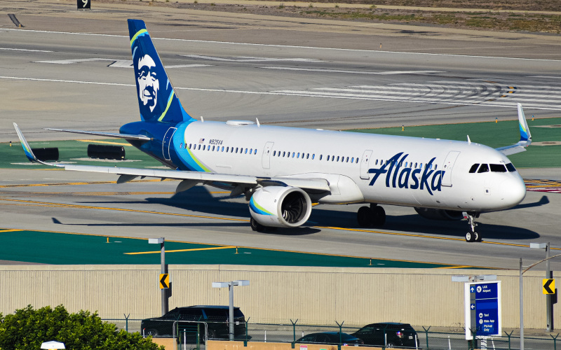 Photo of N925VA - Alaska Airlines Airbus A321NEO at KLAX on AeroXplorer Aviation Database