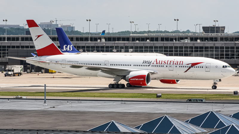 Photo of OE-LPD - Austrian Airlines Boeing 777-200ER at IAD on AeroXplorer Aviation Database