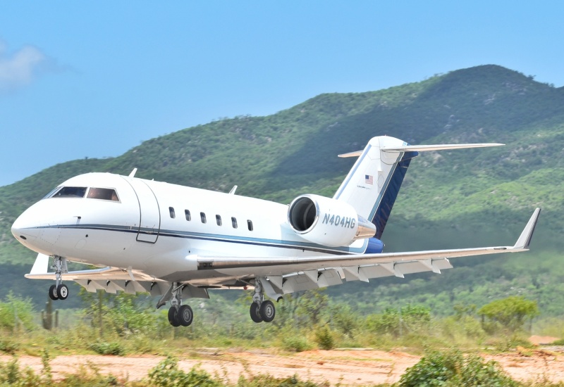 Photo of N404HG - PRIVATE Bombardier CL601 Challenger at CSL on AeroXplorer Aviation Database