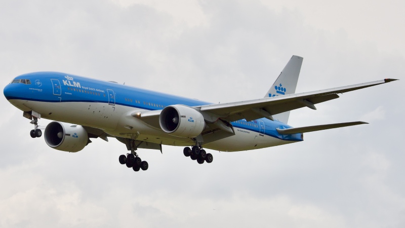 Photo of PH-BQB - KLM Boeing 777-200ER at IAH on AeroXplorer Aviation Database