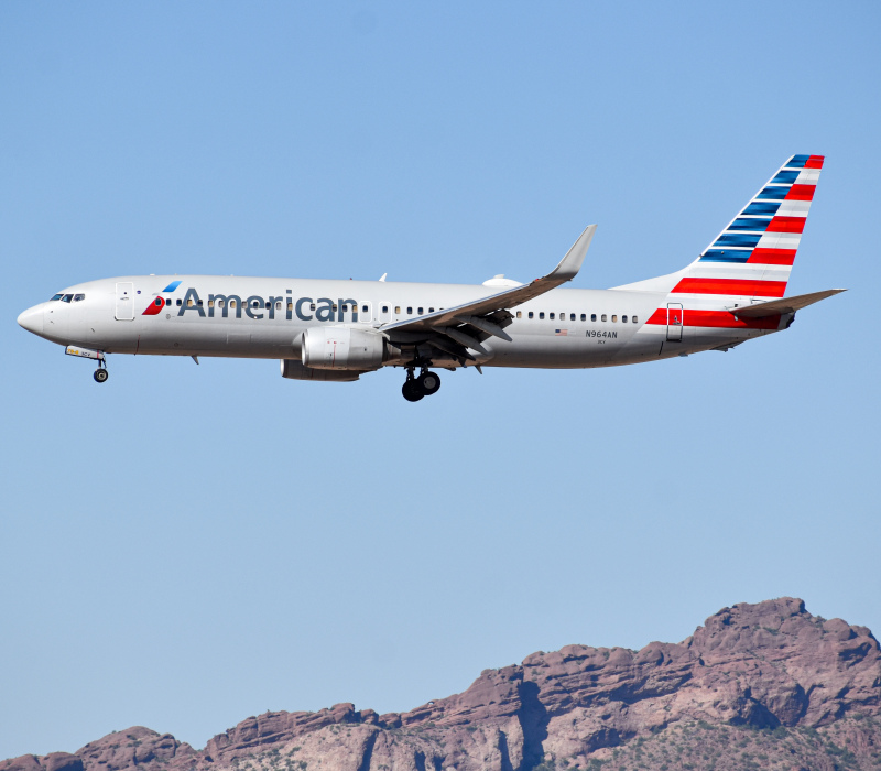 Photo of N964AN - American Airlines Boeing 737-800 at PHX on AeroXplorer Aviation Database