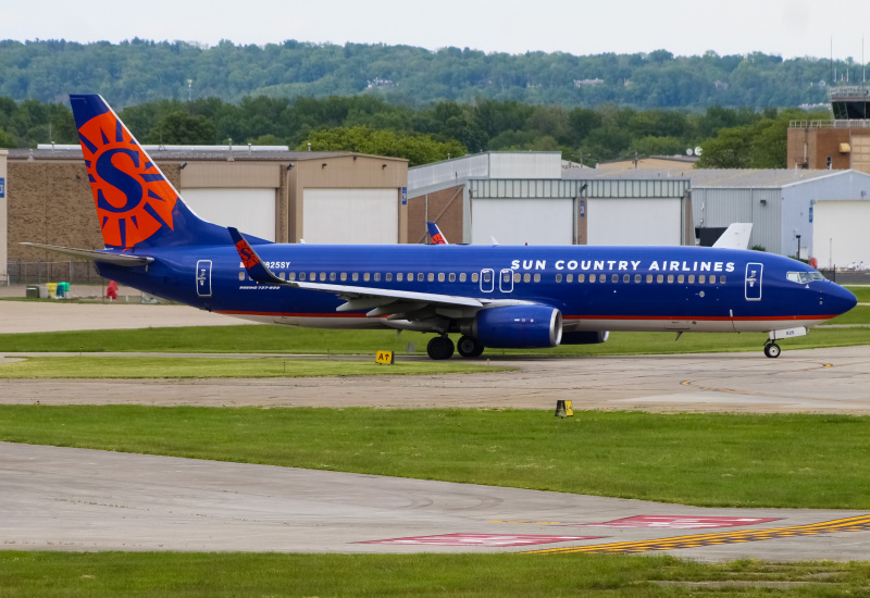 Photo of N825SY - Sun Country Airlines Boeing 737-800 at LUK on AeroXplorer Aviation Database