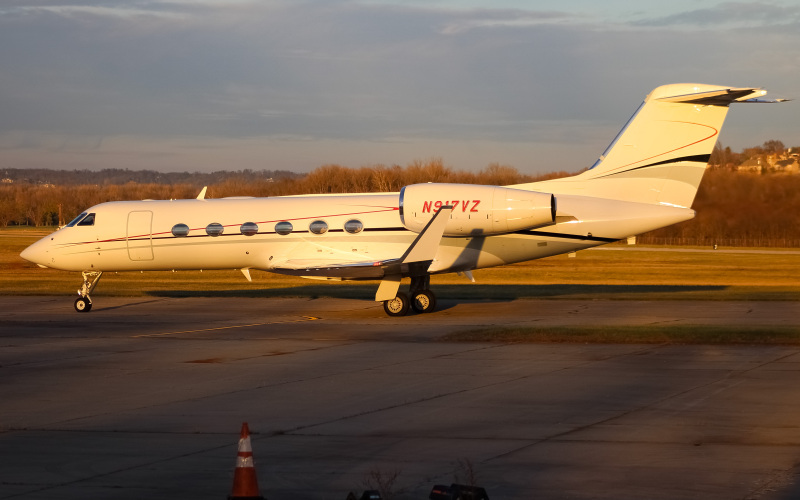 Photo of N917VZ - PRIVATE  Gulfstream IV at LUK on AeroXplorer Aviation Database