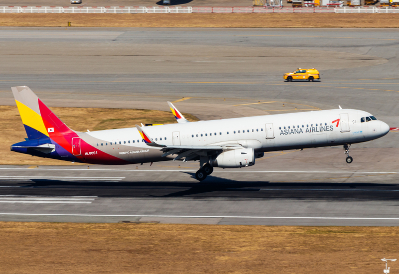 Photo of HL8004 - Asiana Airlines Airbus A321-200 at HKG on AeroXplorer Aviation Database