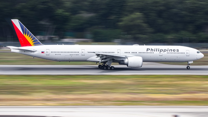 Photo of RP-C7772 - Philippine Airlines Boeing 777-300ER at SIN on AeroXplorer Aviation Database