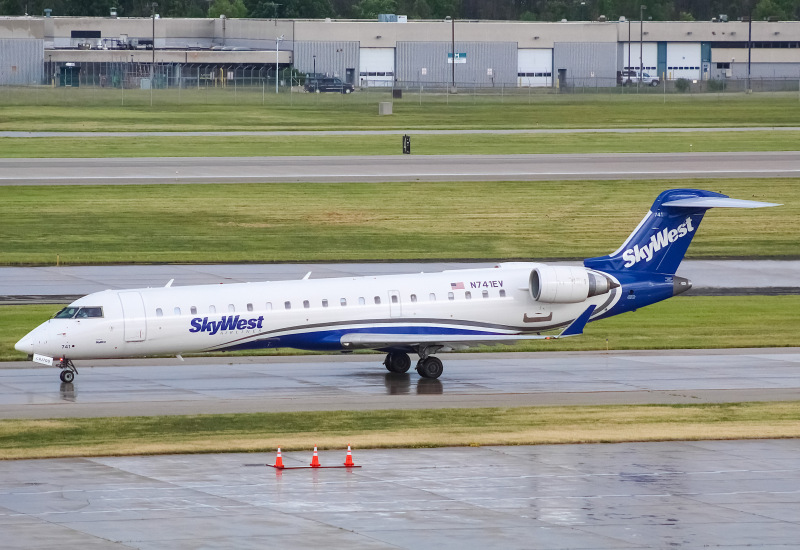 Photo of N741EV - SkyWest Airlines Mitsubishi CRJ-700 at MKE on AeroXplorer Aviation Database