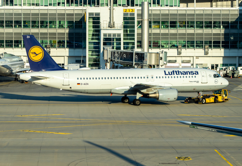 Photo of D-AIZA - Lufthansa Airbus A320 at MUC on AeroXplorer Aviation Database
