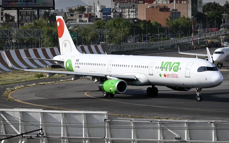 Photo of XA-VBQ - VivaAerobus Airbus A321-200 at MEX on AeroXplorer Aviation Database