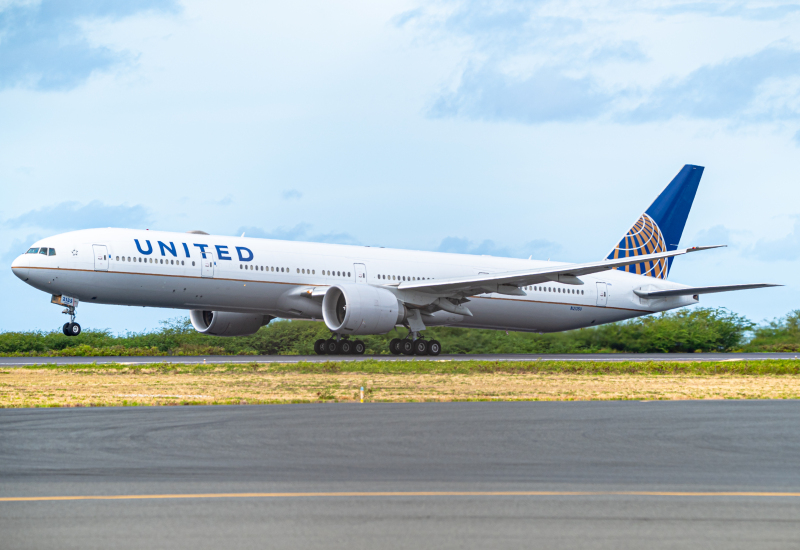 Photo of N2135U - United Airlines Boeing 777-300ER at HNL on AeroXplorer Aviation Database