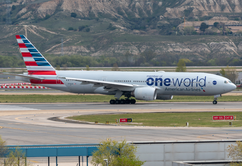 Photo of N796AN - American Airlines Boeing 777-200ER at MAD on AeroXplorer Aviation Database