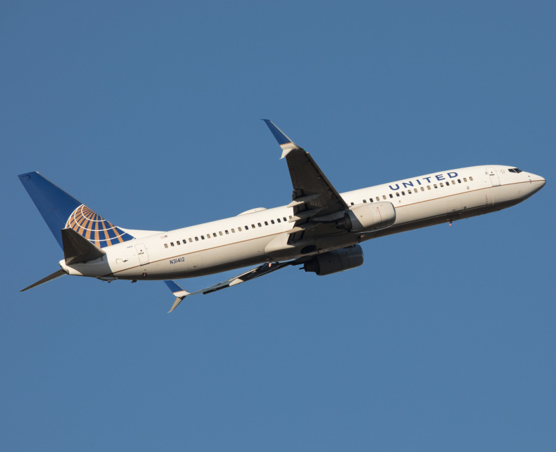 Photo of N31412 - United Airlines Boeing 737-900 at MKE on AeroXplorer Aviation Database