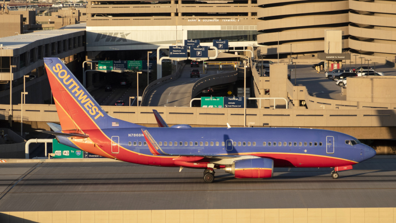 Photo of N786SW - Southwest Airlines Boeing 737-700 at PHX on AeroXplorer Aviation Database