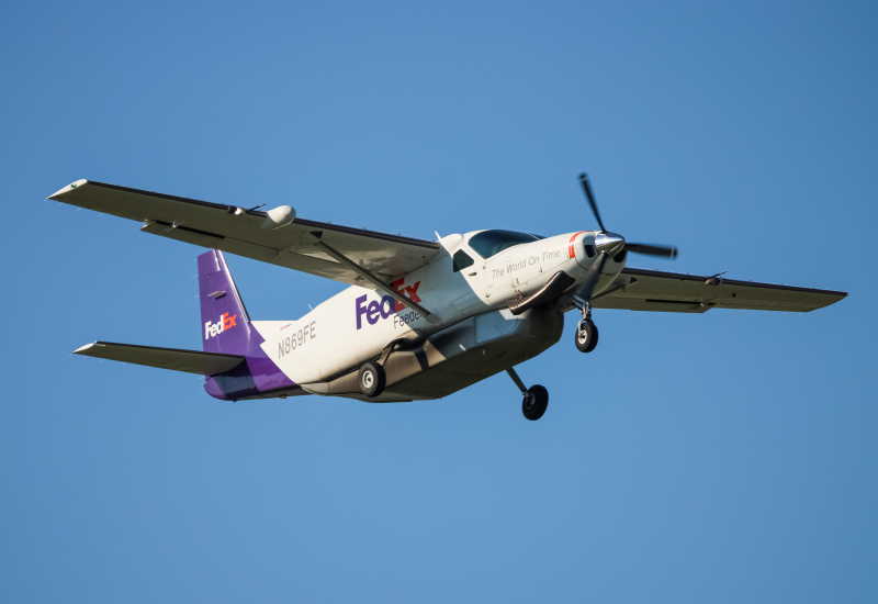 Photo of N869FE - FedEx Cessna C208 at BWI on AeroXplorer Aviation Database