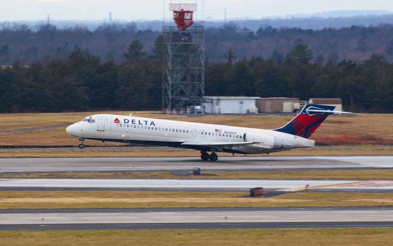 Photo of N928AT - Delta Airlines Boeing 717-200 at IAD on AeroXplorer Aviation Database