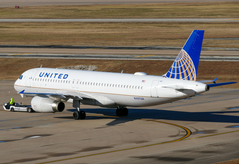 Photo of N437UA - United Airlines Airbus A320 at AUS on AeroXplorer Aviation Database
