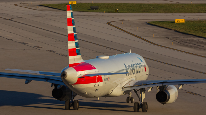 Photo of N667AW - American Airlines Airbus A320 at CMH on AeroXplorer Aviation Database