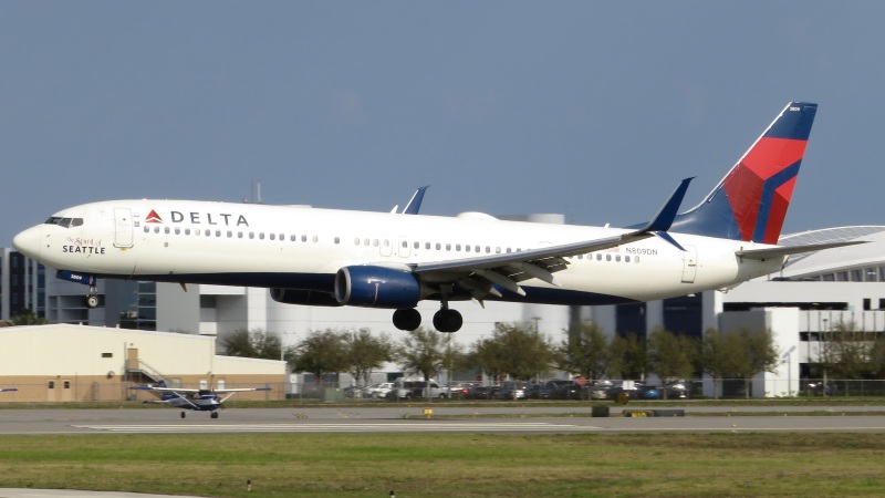 Photo of N809DN - Delta Airlines Boeing 737-900ER at DAB on AeroXplorer Aviation Database