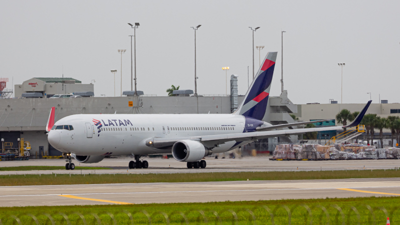 Photo of CC-CXE - LATAM Boeing 767-300ER at MIA on AeroXplorer Aviation Database