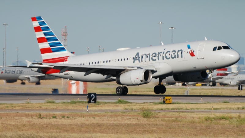 Photo of N651AW - American Airlines Airbus A320 at DFW on AeroXplorer Aviation Database