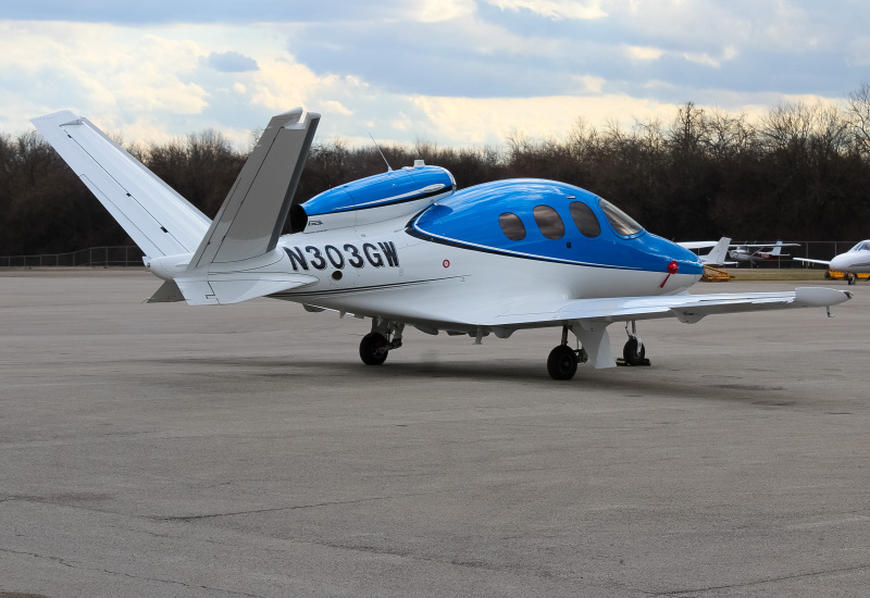 Photo of N303GW - PRIVATE Cirrus Vision Jet at LUK on AeroXplorer Aviation Database
