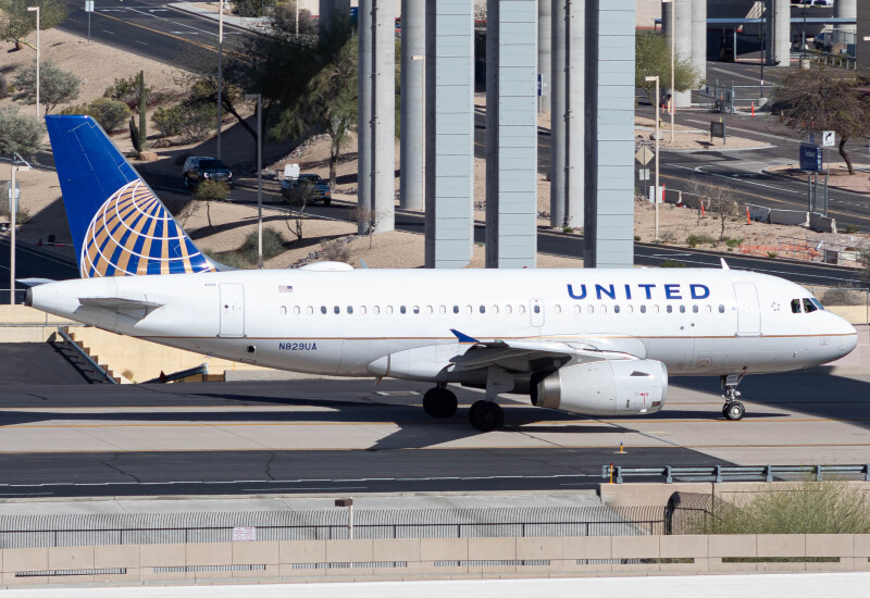 Photo of N829UA - United Airlines Airbus A319 at PHX on AeroXplorer Aviation Database