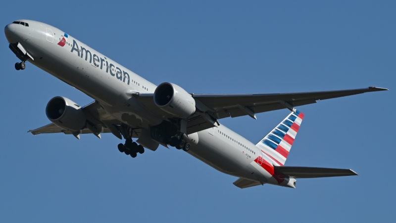 Photo of N721AN - American Airlines Boeing 777-300ER at DFW on AeroXplorer Aviation Database