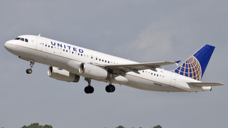 Photo of N463UA - United Airlines Airbus A320 at IAH on AeroXplorer Aviation Database