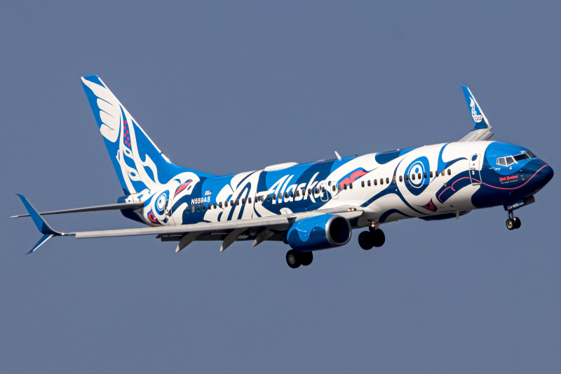 Photo of N559AS - Alaska Airlines Boeing 737-800 at DCA on AeroXplorer Aviation Database