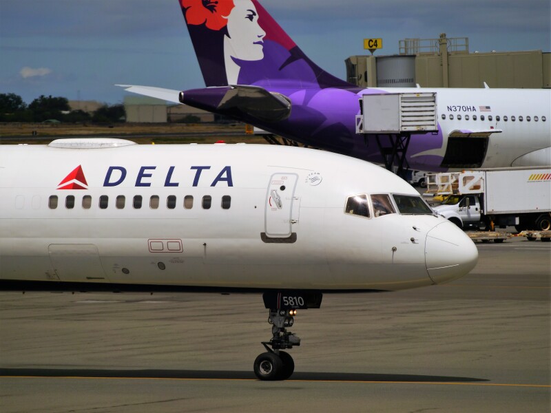 Photo of N581NW - Delta Airlines Boeing 757-300 at HNL on AeroXplorer Aviation Database