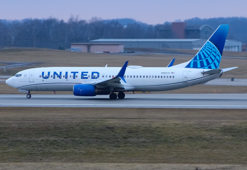 Photo of N36272 - United Airlines Boeing 737-800 at CVG on AeroXplorer Aviation Database