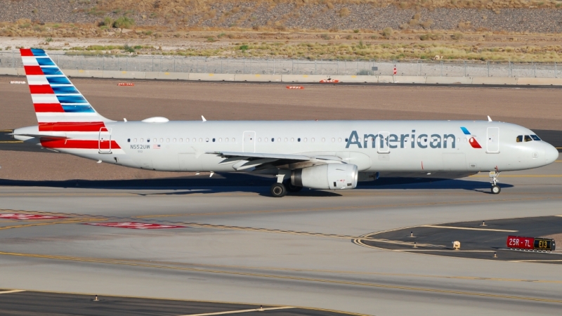 Photo of N552UW - American Airlines Airbus A321-200 at PHX on AeroXplorer Aviation Database