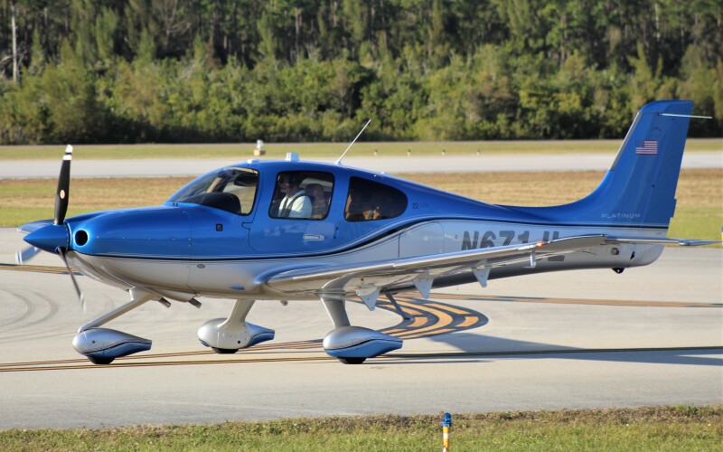 Photo of N671JL - PRIVATE Cirrus SR22 at APF on AeroXplorer Aviation Database